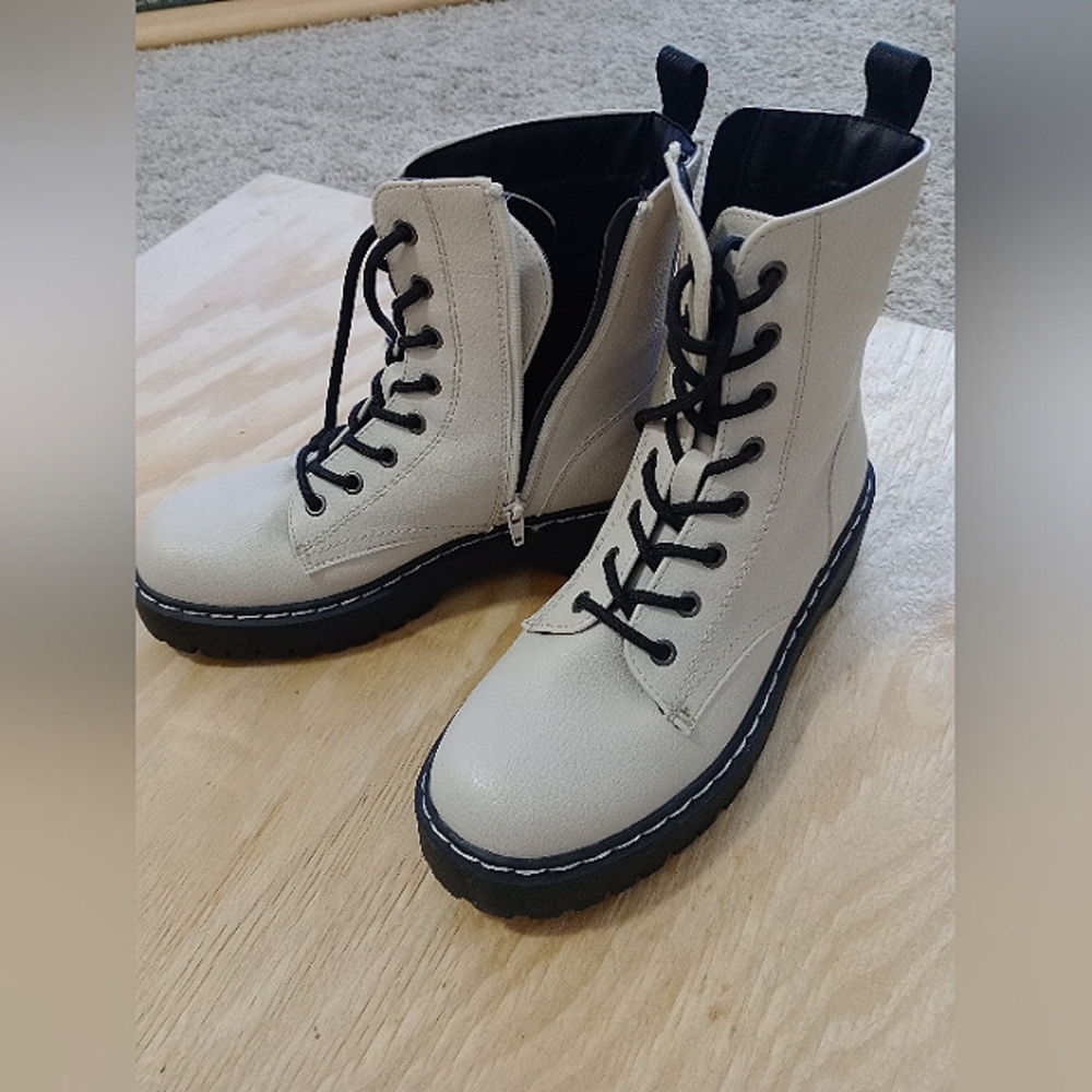 Sincerely Jules Harley Boot sz 8M